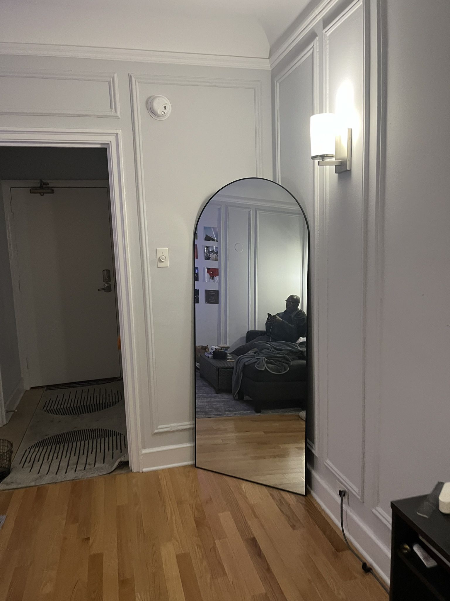Standing mirror can be mounted as well
