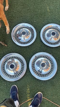 1977 ford thunderbird hubcaps .