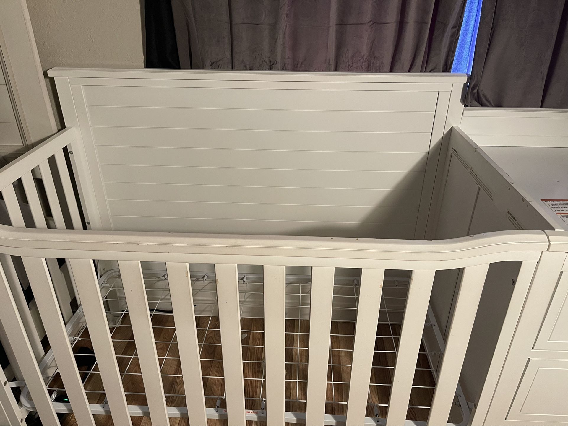 Used Sorelle Furniture Berkley Panel in Crib and Changer