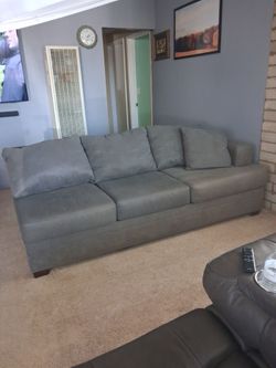 Gray Fabric 2 pc sectional sofa w chaise.