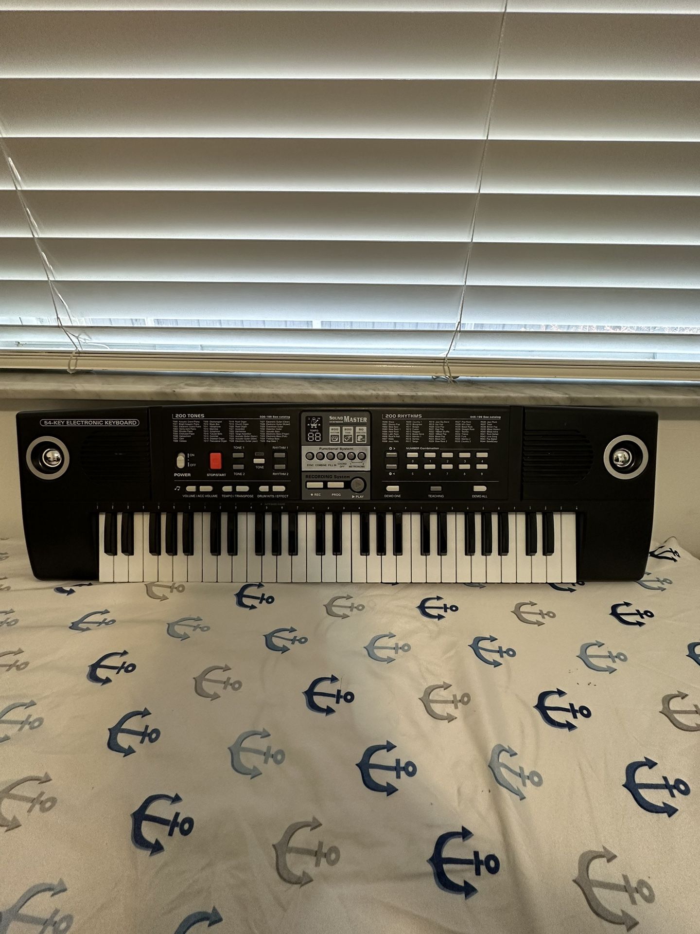 Electronic Keyboard/piano Uses Batteries for Sale in Miami, FL OfferUp
