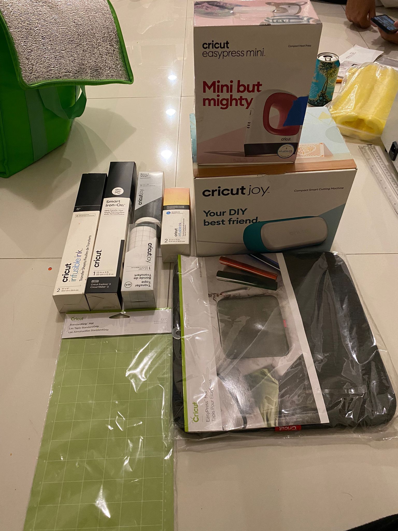 Cricut SportFlex Iron-On Vinyl 11.8×24 (Black) for Sale in Denver, CO -  OfferUp