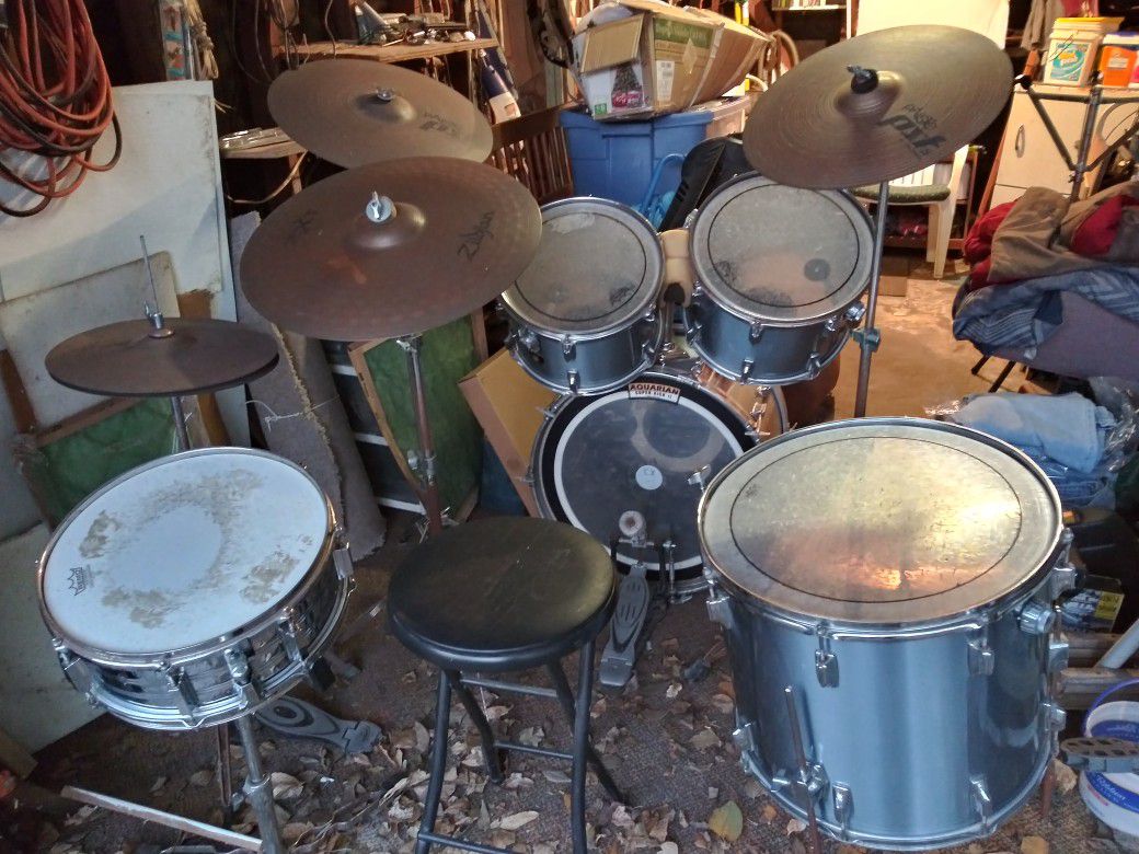 5 piece Drum Set with extra hard where
