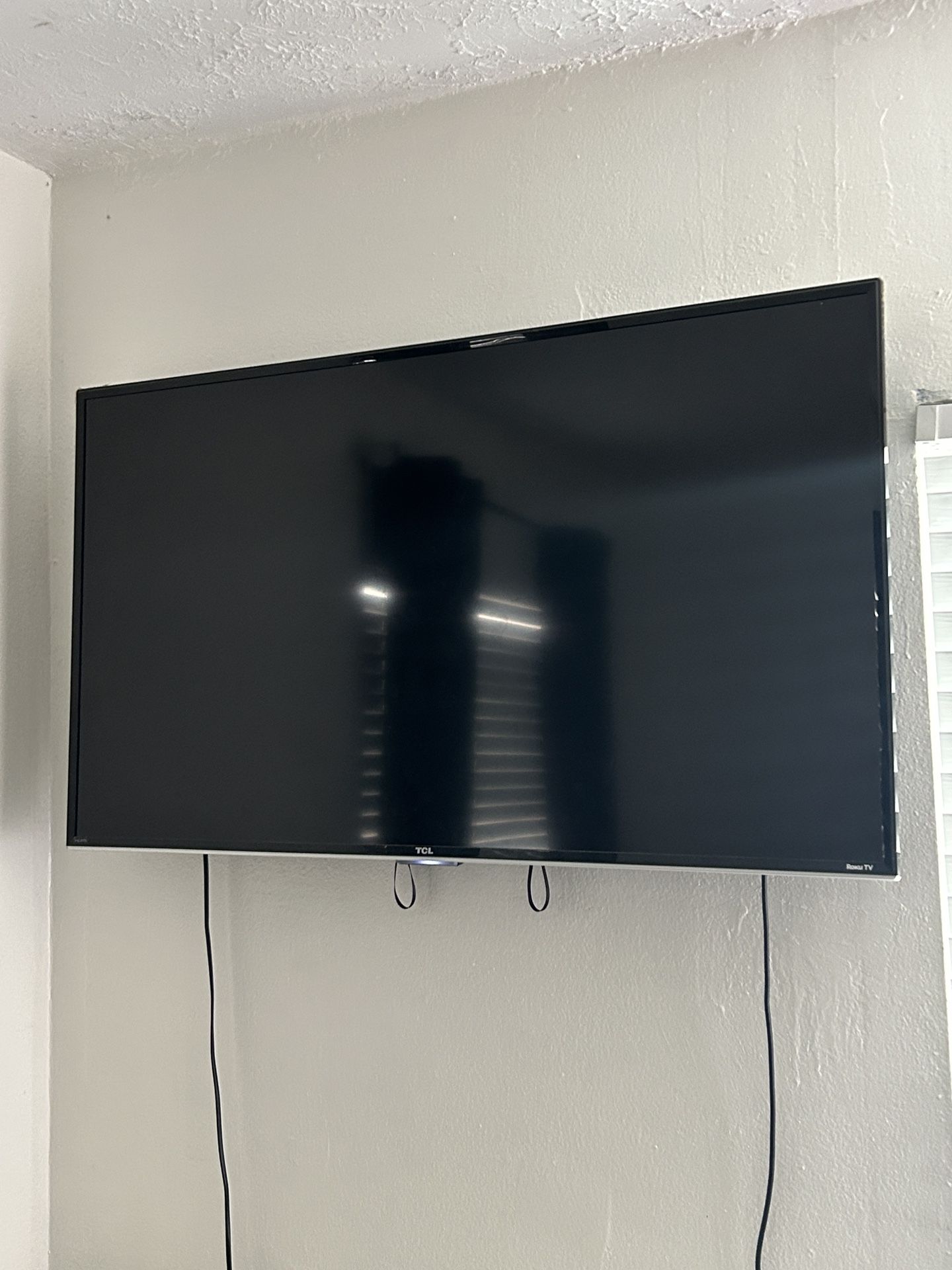 TLC 43” ROKU TV