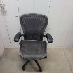 Herman Miller Aeron Size B Fully Ergonomic Task Chair With Lumbar Support 