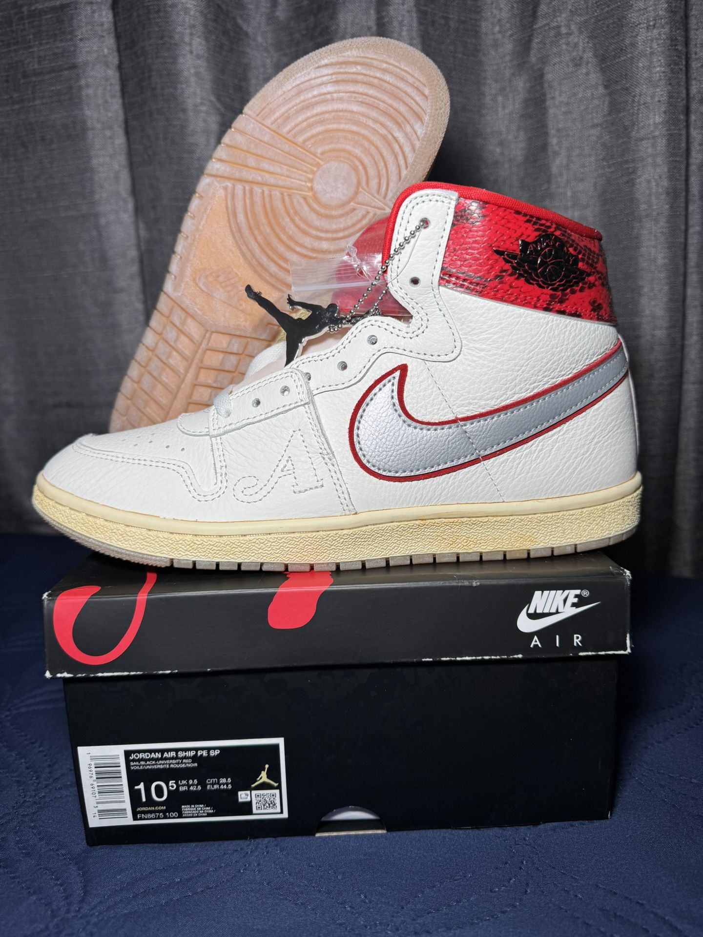Nike Jordan Air Ship