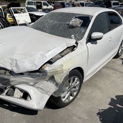 2011 VW Volkswagen Jetta for parts