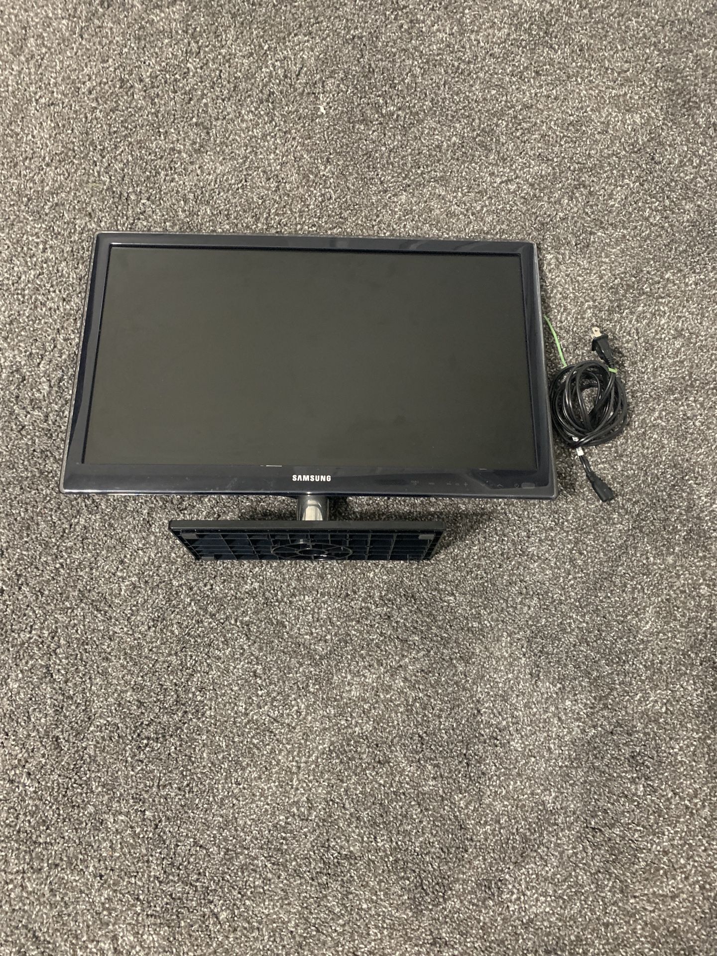 Samsung 22” LED Monitor with Stand & HDMI Cable – Great Condition