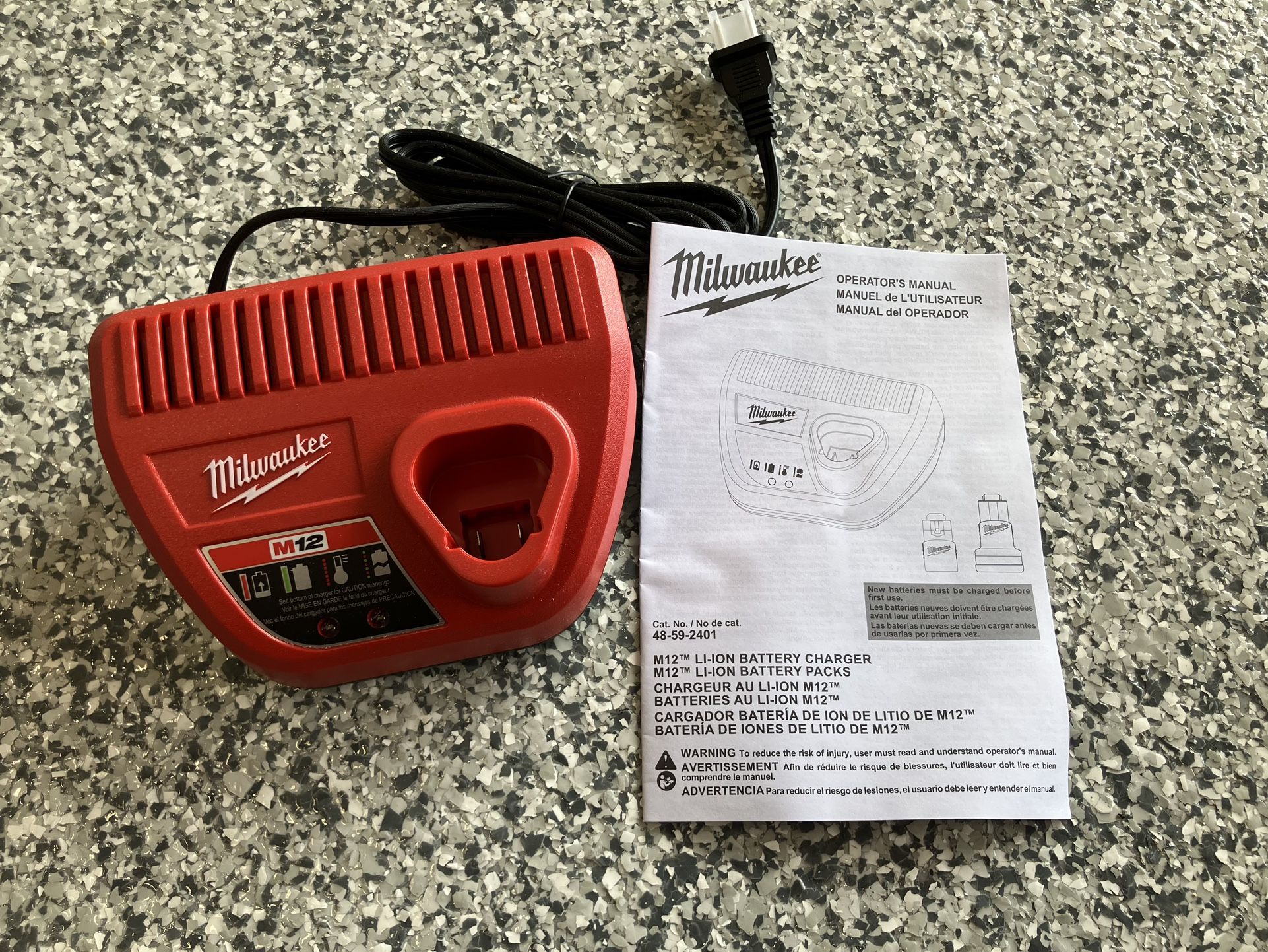 Milwaukee M12 12-Volt Lithium-Ion Battery Charger