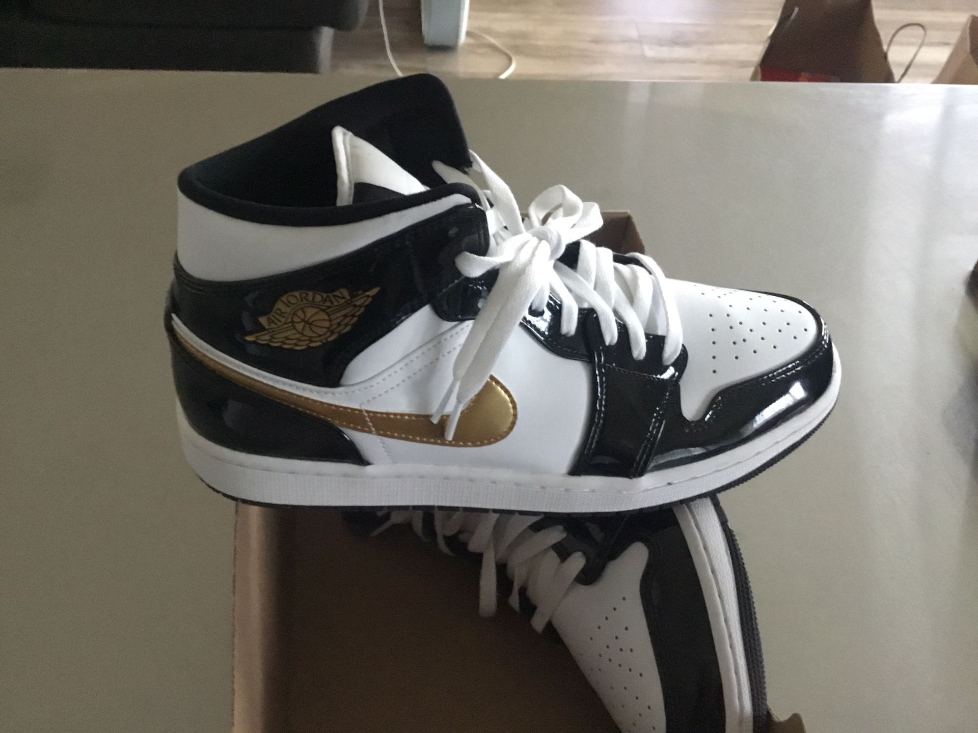 Men’s Air Jordan 1 Mid size 10.5