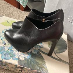 tory burch booties size 6M black