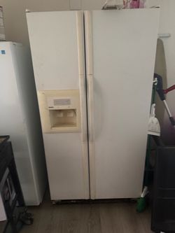 White Side-by-Side Refrigerator with Ice and Water Dispenser