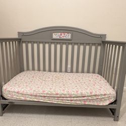 Graco Baby Crib And Drawer