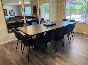 XL Black dinning table 12 seater (MINT CONDITION)
