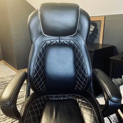 EXECUTIVE OFFICE CHAIR