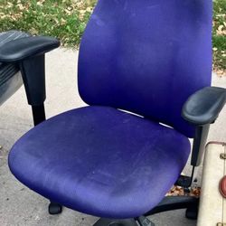 Adjusting, Rolling Office Chair