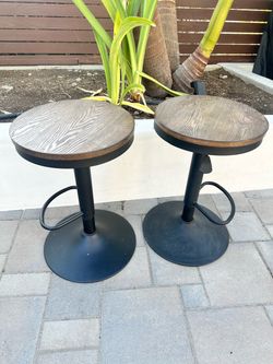 4 wood/metal adjustable barstools w/ seat cover/cushion