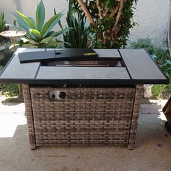 Outdoor Wicker Propane Fire Pit Table