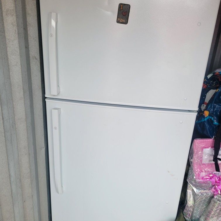 Nicely Designed Large Fridge 