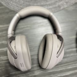 Sony WH1000XM3 Wireless Bluetooth Noise Cancelling Over-the-ear Headphones