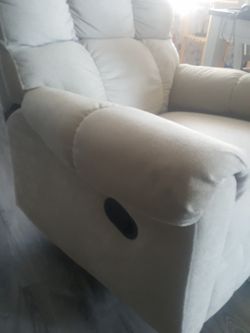 Recliner, Light Brown, Very Good Condition,if Ad Is Still Up Its Still Available