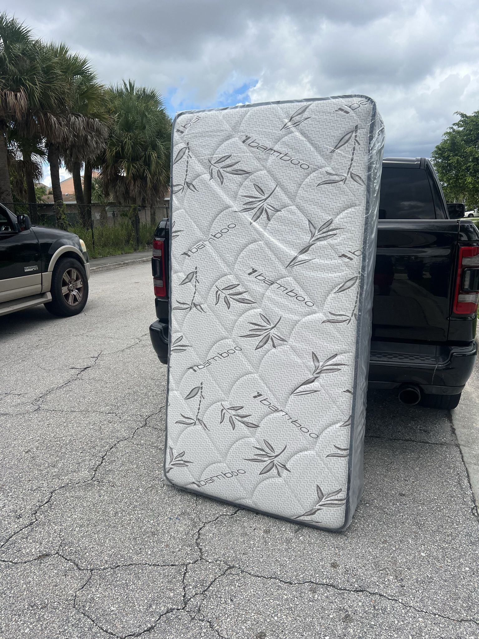 Mattresses: twin, full , queen regular , Colchon Nuevo Colchones plush or pillow top available cama bed mattress