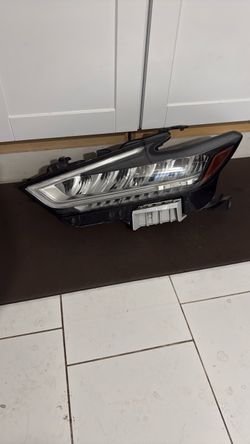 2019 to 2023 Nissan maxima driver side headlight OEM
