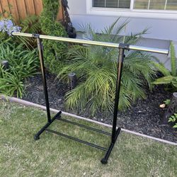 Adjustable Single Rod Garment Rack