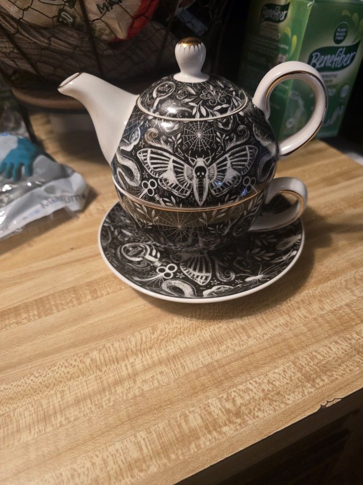 Goth Grace Teaware