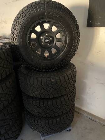 Brand new jeep wrangler, pro comp, 33x10.50R17