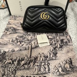 Gucci Wristlet 