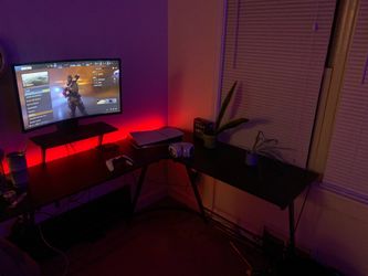 Gaming set with desk