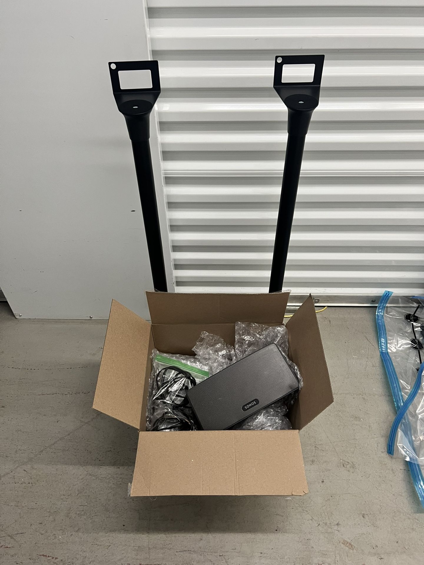 Pair of Sonos Play 3 With Stands