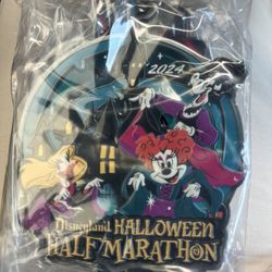 Halloween Marathon Disney 2024  Medal 