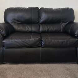 Black Pleather Loveseat – Great Condition$200/OBO