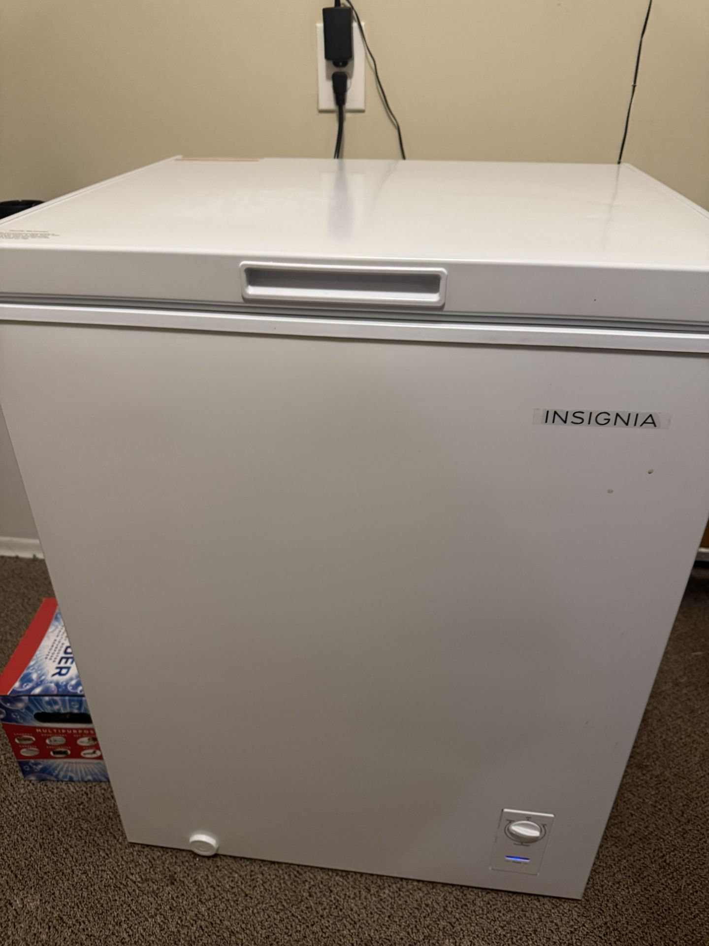 Insignia™ - 5.0 Cu. Ft. Garage Ready-Chest Freezer - White
