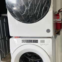 Whirlpool Set Washer And Dryer Brand New! 