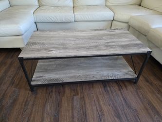 Rustic set with wood-like texture & bronze colored metal