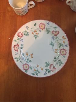 Churchill Fine English Tableware (4 plates,4 saucers and 4 cups)