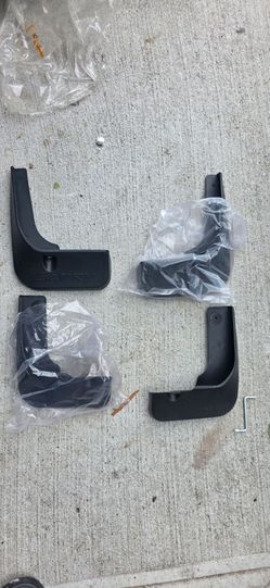 2015 2016 2017 toyota camry LE mud guard NEW