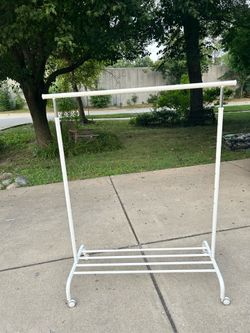 Adjustable white metal clothing rack