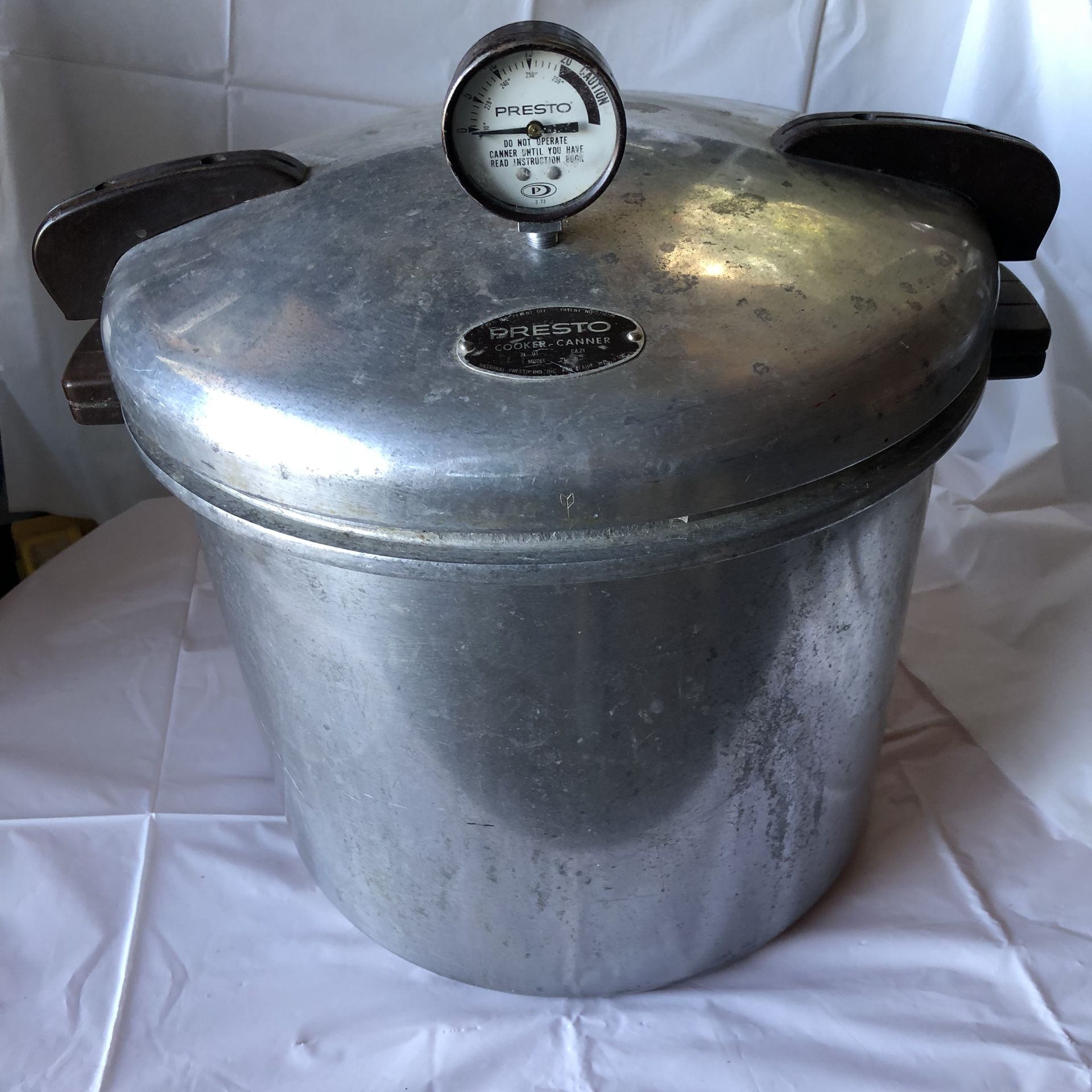 Vintage Presto 21 Quart Pressure Cooker Canner With Rack