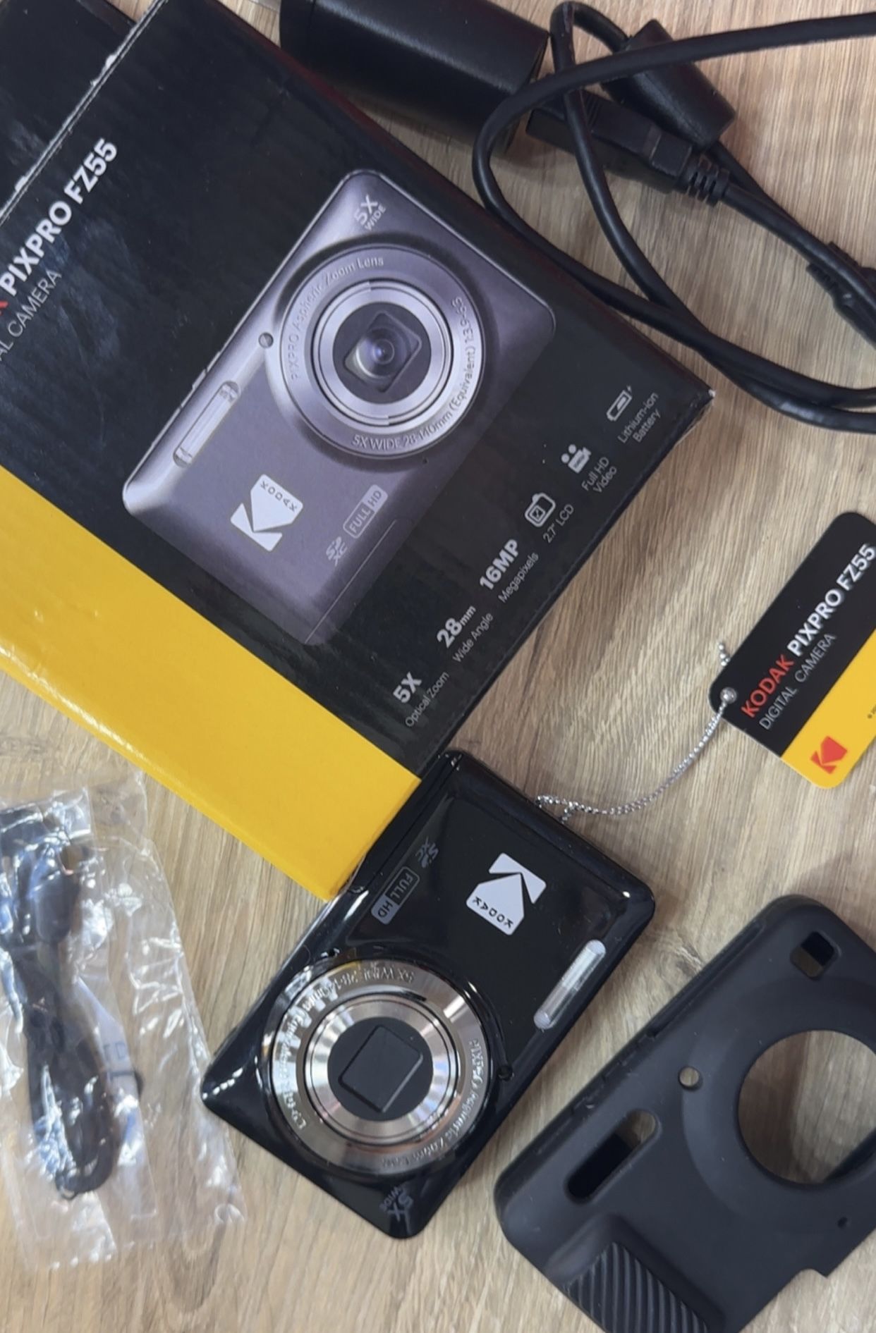 Kodak pixpro FZ55 digital camera with silicon case