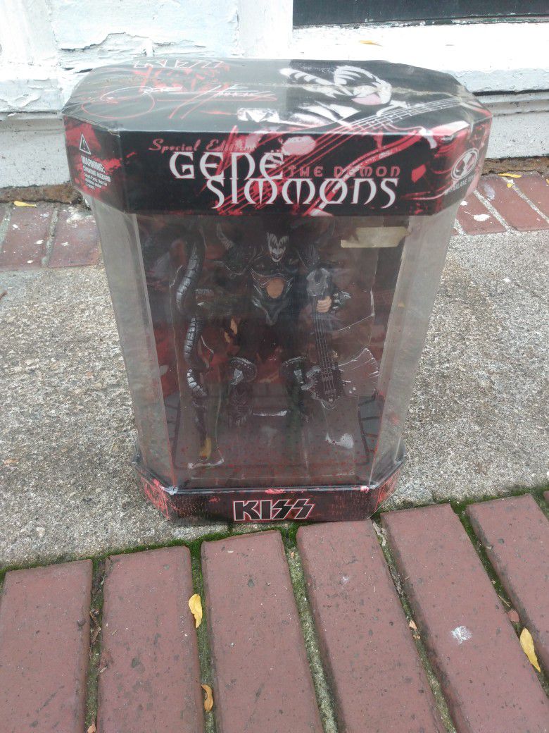 Kiss Fans McFarlane Toys Gene Simmons Demon Action Figure Sealed