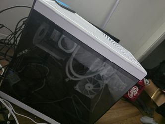 Gaming pc with 2 monitors and mic