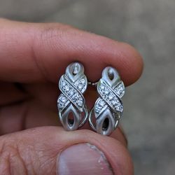 14k White Gold Tiffany Diamond Earrings 