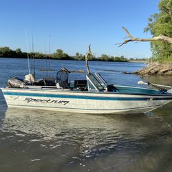 17’ Spectrum Fishing Boat 