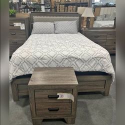 4PC King or Queen size Real wood bedroom set