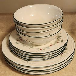 Pfaltzgraff Winterberry Christmas Holiday Dishes Plates Bowls