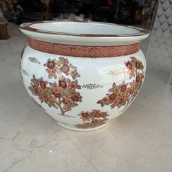 Handpainted Goldimari Vase Perfect Condition